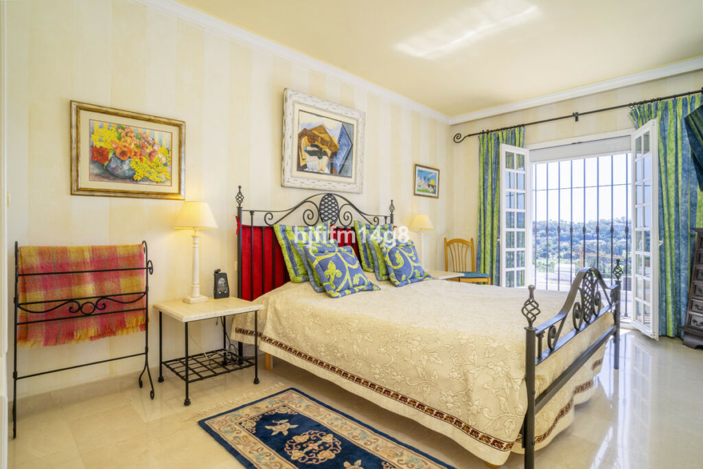Townhouse Nueva Andalucía Málaga - image 12