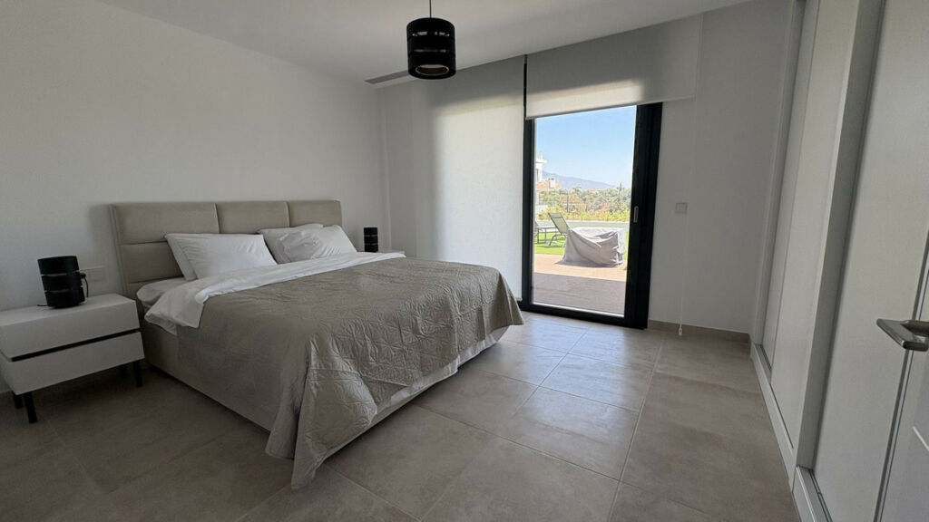 Ground Floor Apartment Atalaya Málaga - image 11