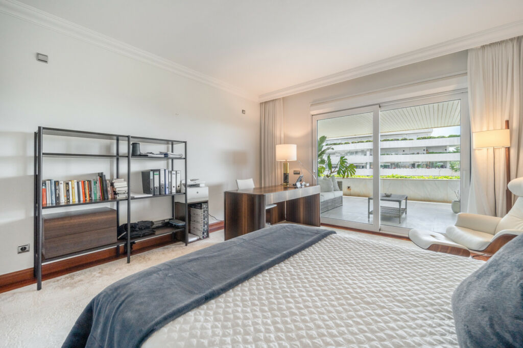Middle Floor Apartment Puerto Banús Málaga - image 11