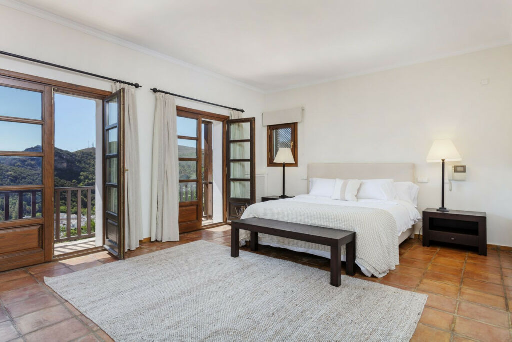 Detached Villa Benahavís Málaga - image 5