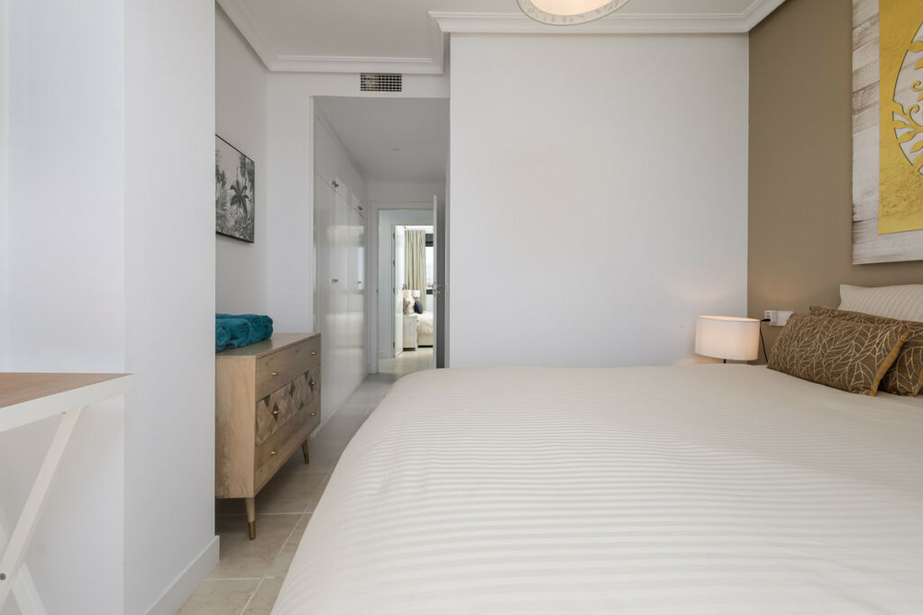 Middle Floor Apartment Estepona Málaga - image 11