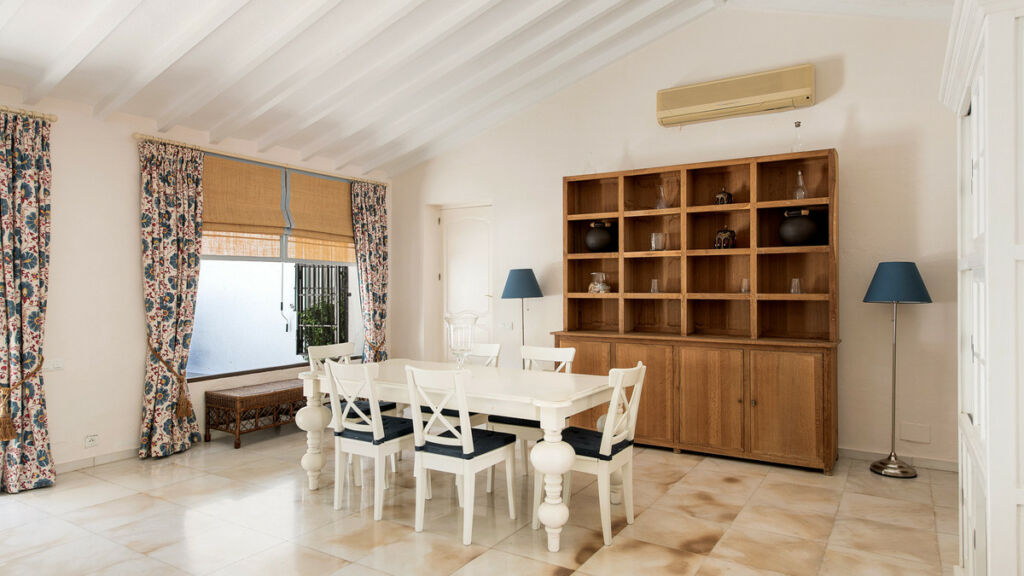 Detached Villa The Golden Mile Málaga - image 11
