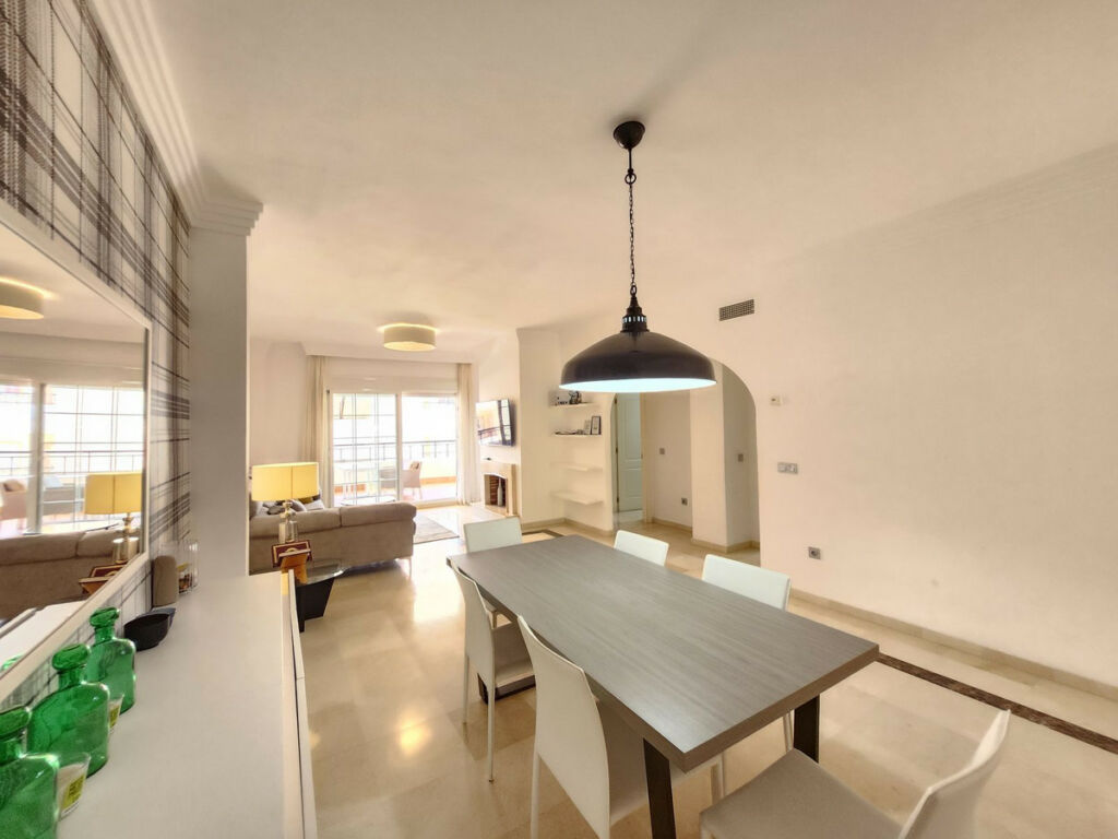 Middle Floor Apartment Nueva Andalucía Málaga - image 11