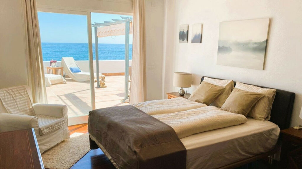 Detached Villa Estepona Málaga - image 12