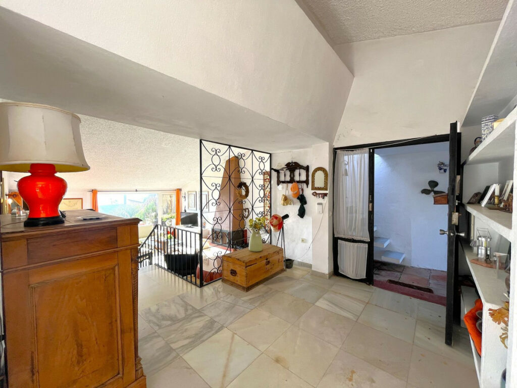 Detached Villa Estepona Málaga - image 12
