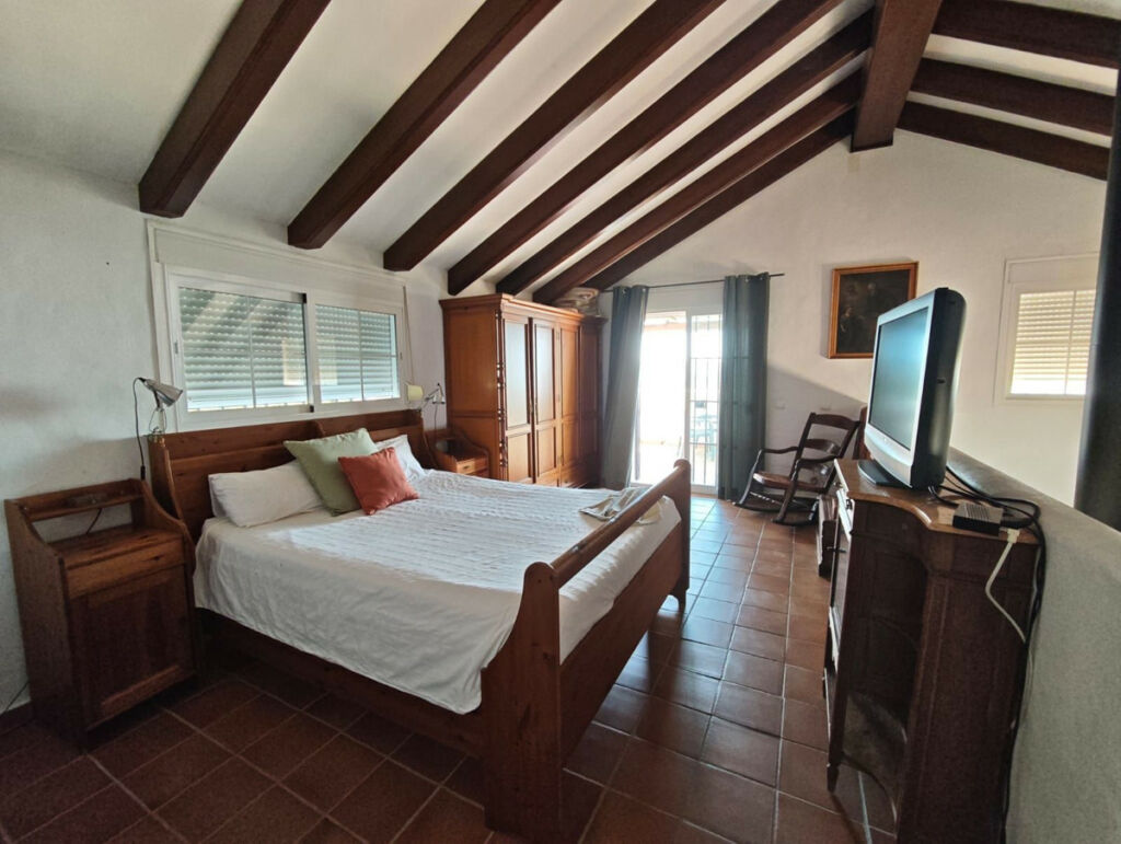Detached Villa Estepona Málaga - image 12