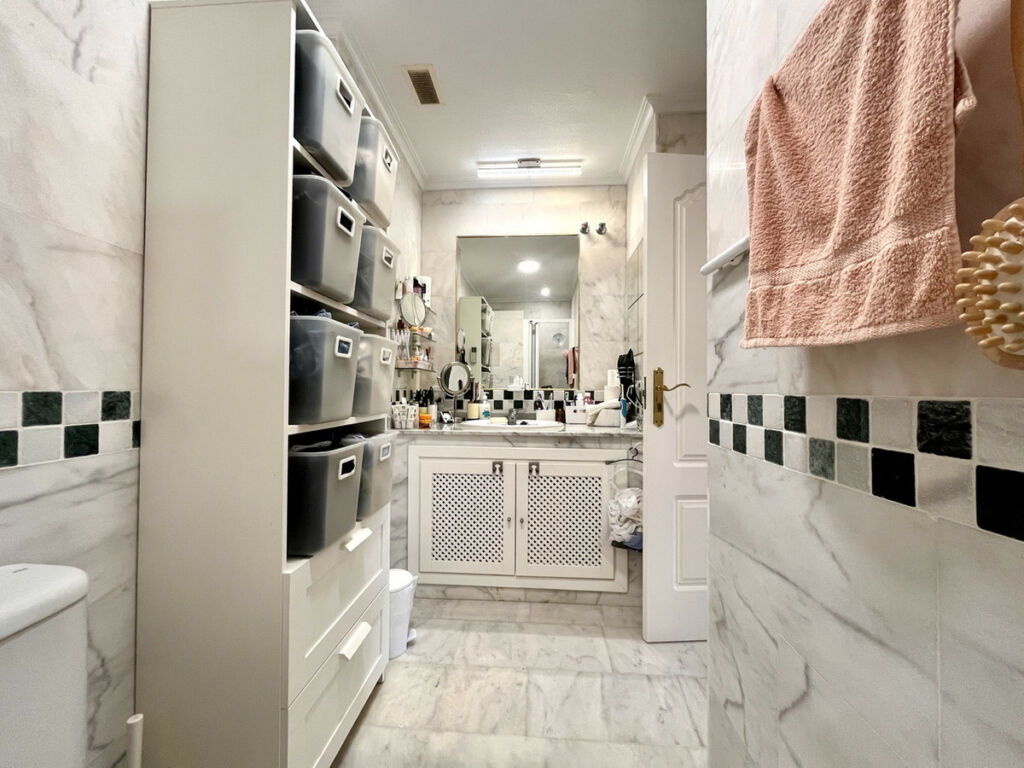 Middle Floor Apartment Villamartin Alicante - image 12