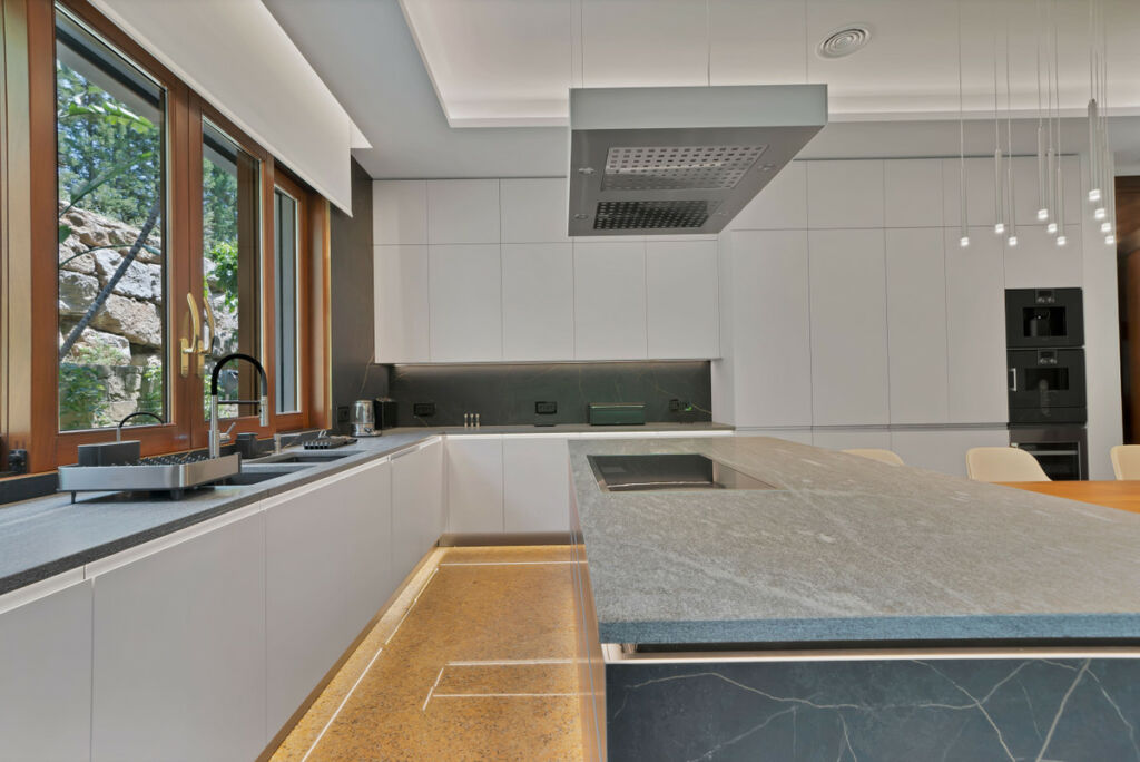 Detached Villa Sierra Blanca Málaga - image 12