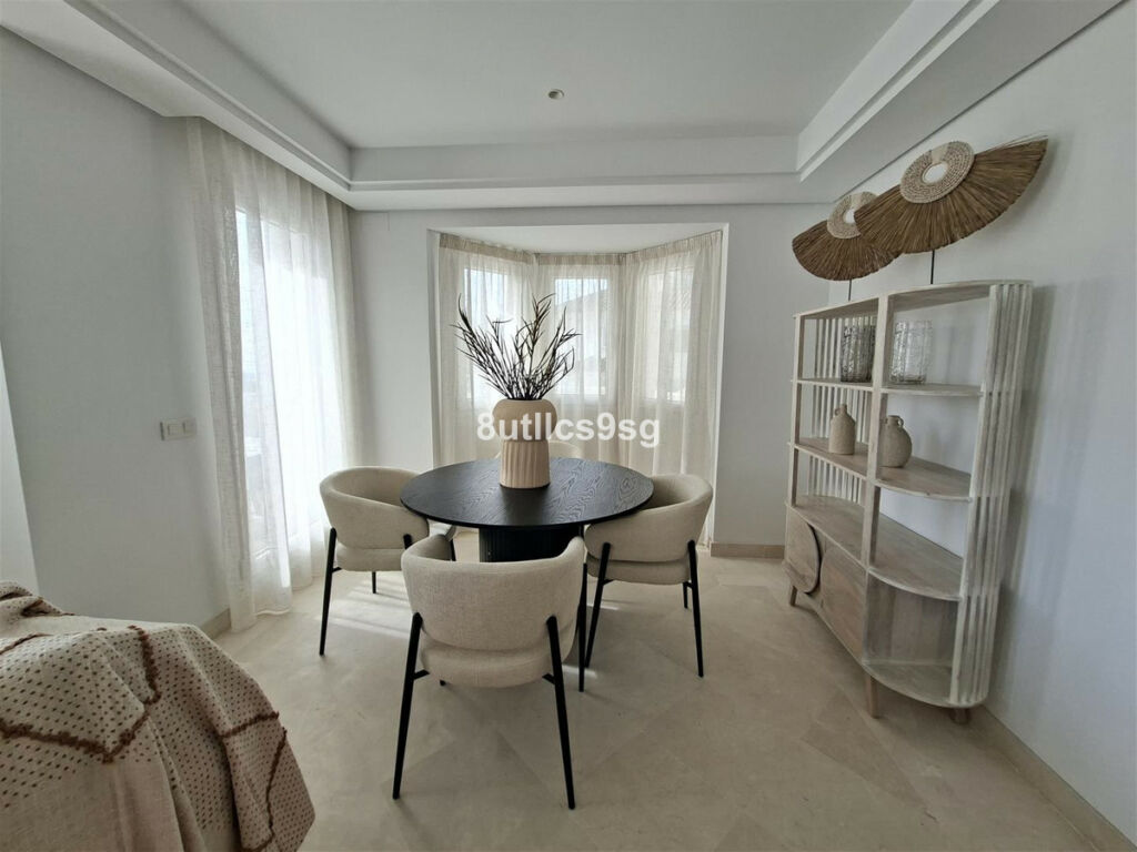Middle Floor Apartment Aloha Málaga - image 11