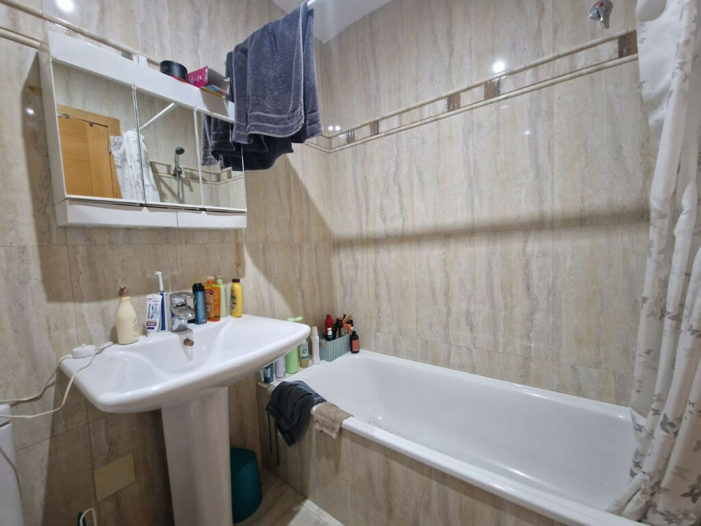 Middle Floor Apartment Torrevieja Alicante - image 12