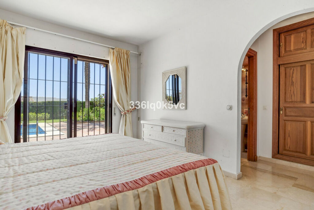 Detached Villa Las Chapas Málaga - image 12