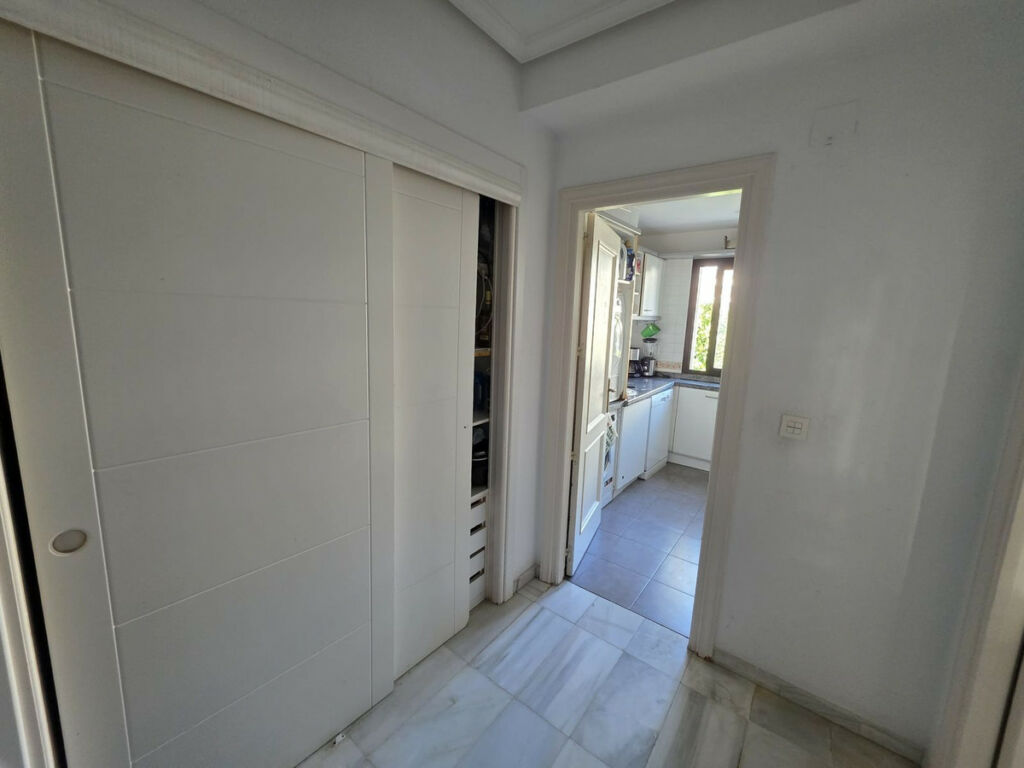 Middle Floor Apartment Puerto Banús Málaga - image 11