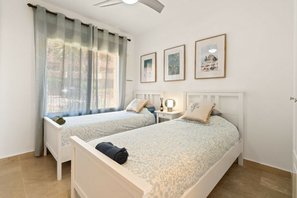 Middle Floor Apartment La Duquesa Málaga - image 12