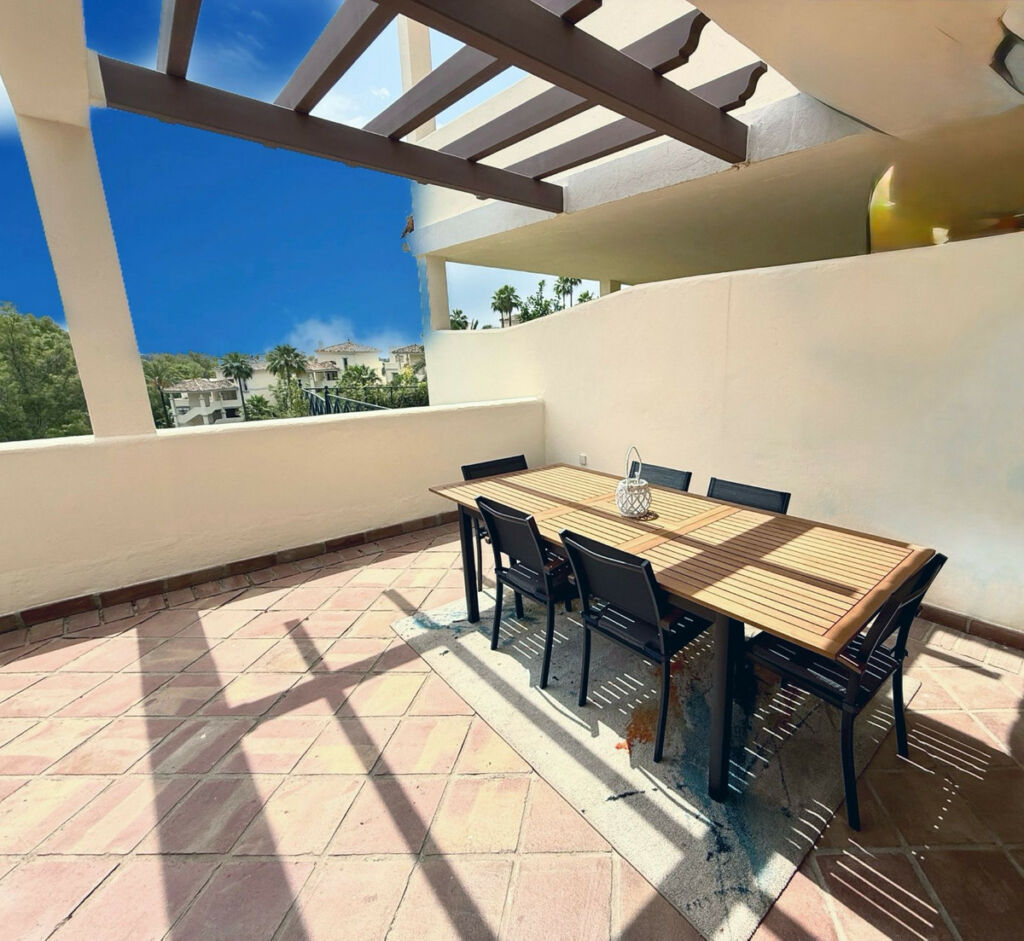 Middle Floor Apartment Nueva Andalucía Málaga - image 12