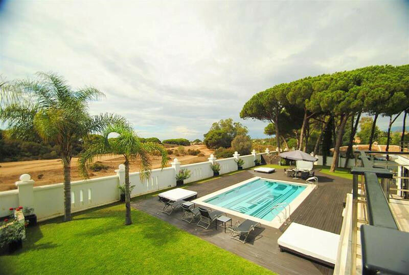 Detached Villa Cabopino Málaga - image 11