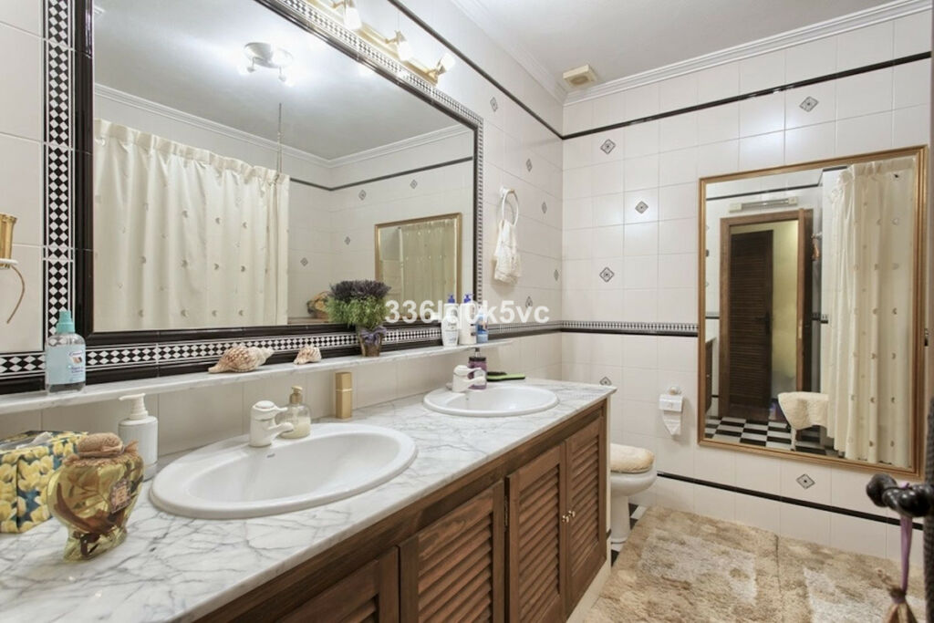 Townhouse Benahavís Málaga - image 12