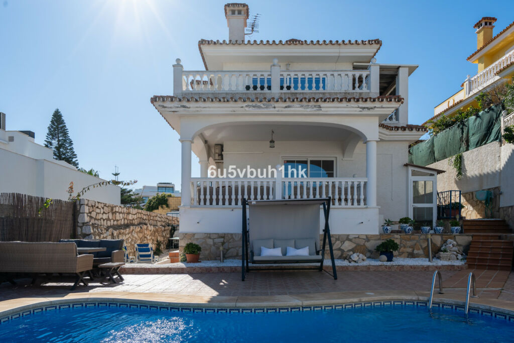 Detached Villa Fuengirola Málaga - image 12