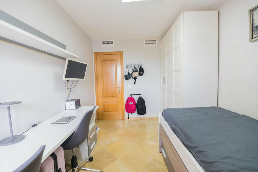 Middle Floor Apartment Benalmadena Málaga - image 12