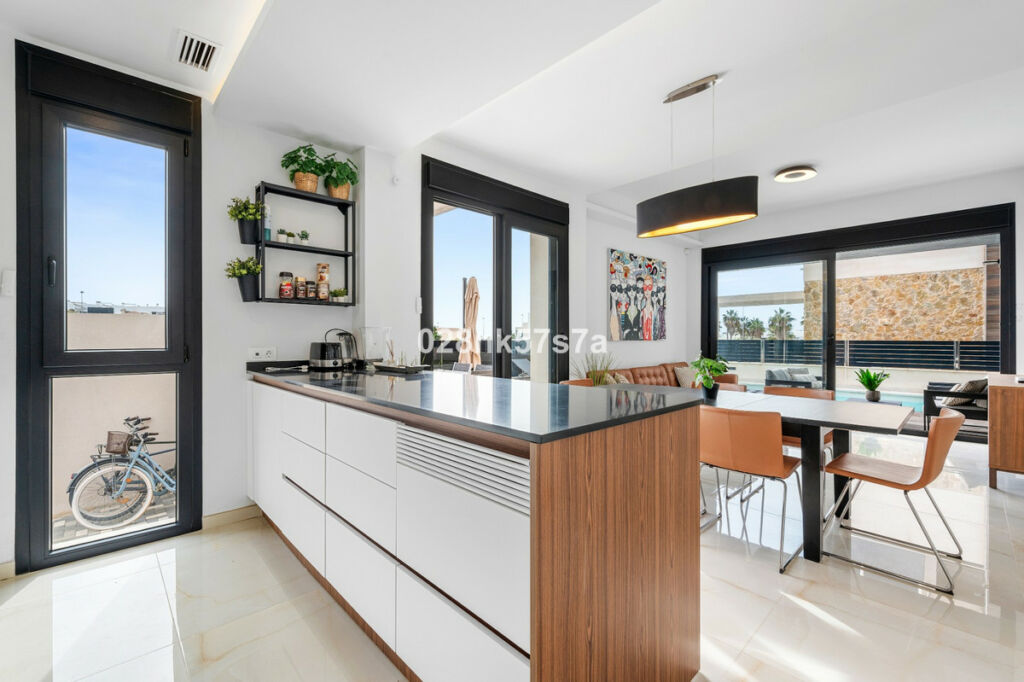 Detached Villa Lomas de Cabo Roig Alicante - image 12