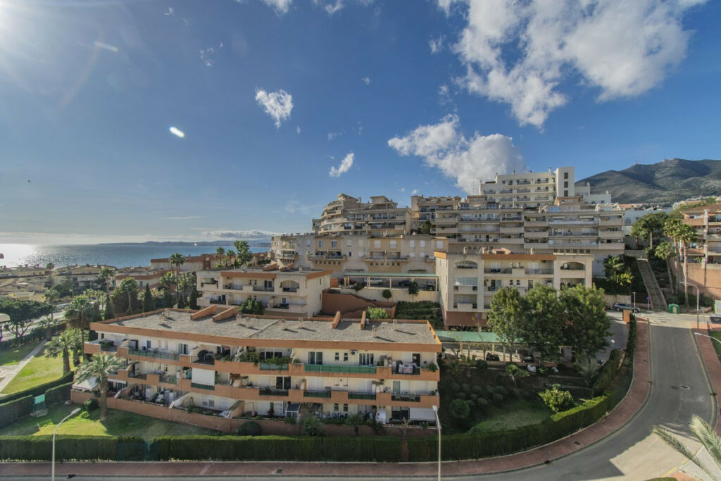Penthouse Torrequebrada Málaga - image 12