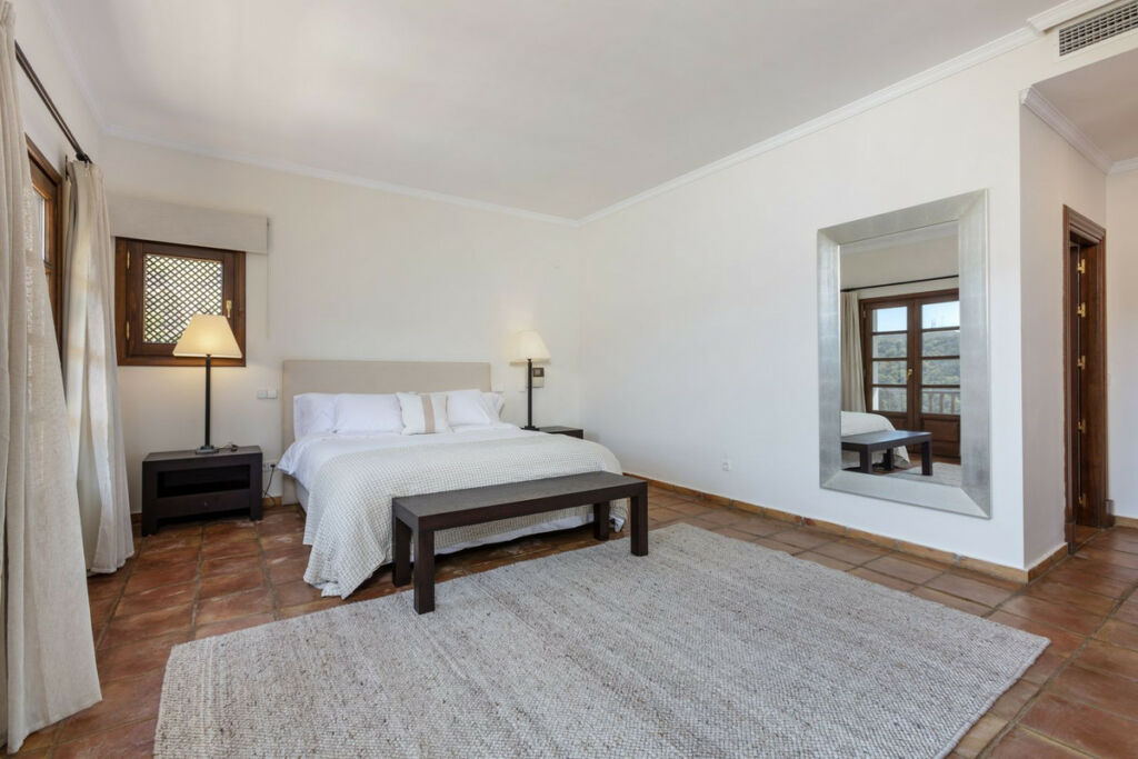 Detached Villa Benahavís Málaga - image 11