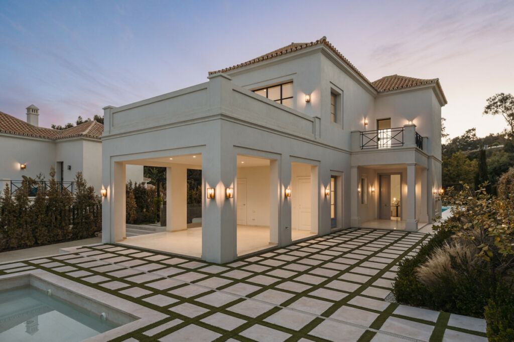 Detached Villa Nueva Andalucía Málaga - image 12