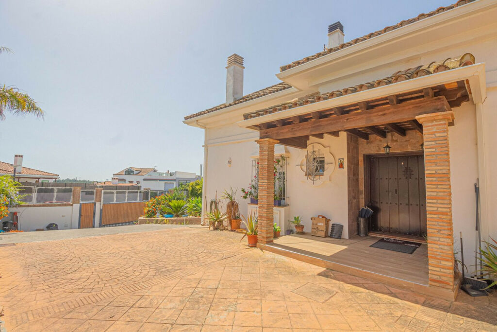 Detached Villa Pueblo Nuevo de Guadiaro Cádiz - image 12