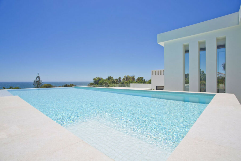 Detached Villa The Golden Mile Málaga - image 12