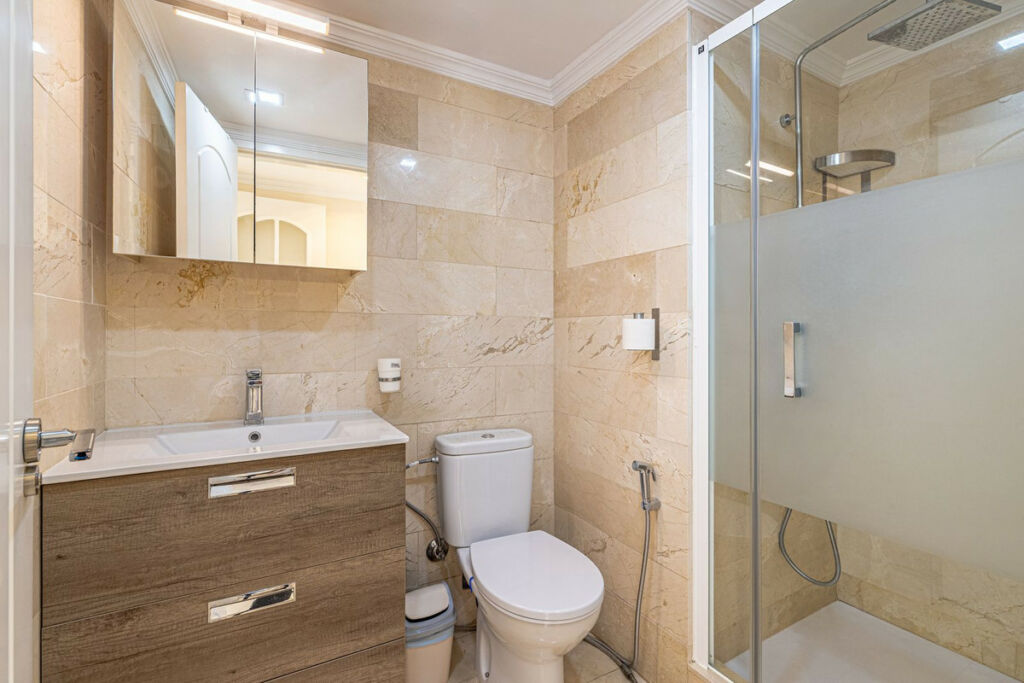 Middle Floor Apartment Marbella Málaga - image 12