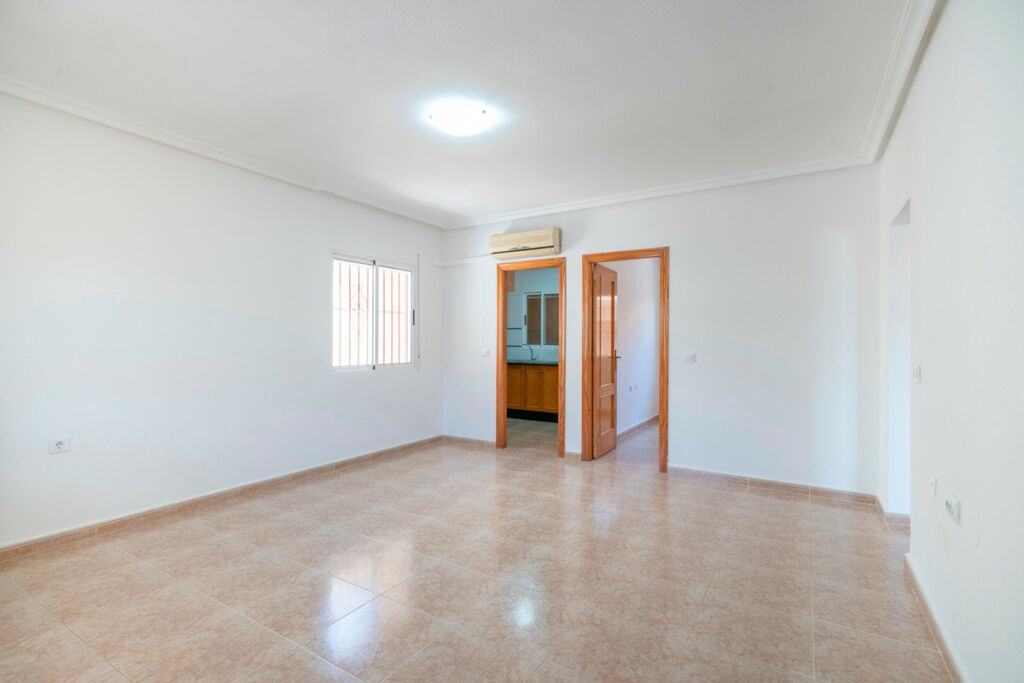 Detached Villa Algorfa Alicante - image 12