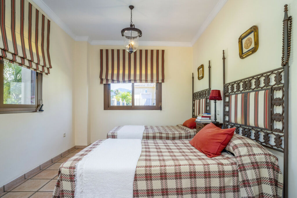 Detached Villa Guadalmina Alta Málaga - image 12