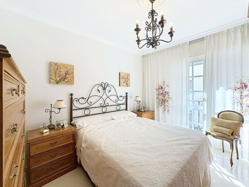 Middle Floor Apartment Estepona Málaga - image 12
