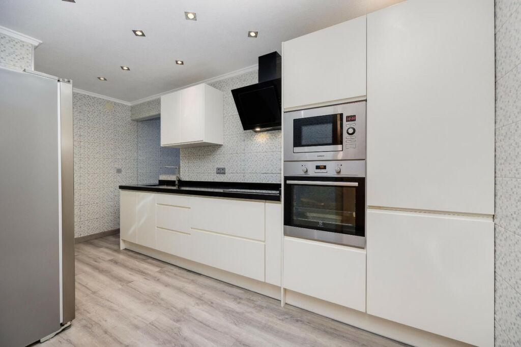 Middle Floor Apartment Torrevieja Alicante - image 12