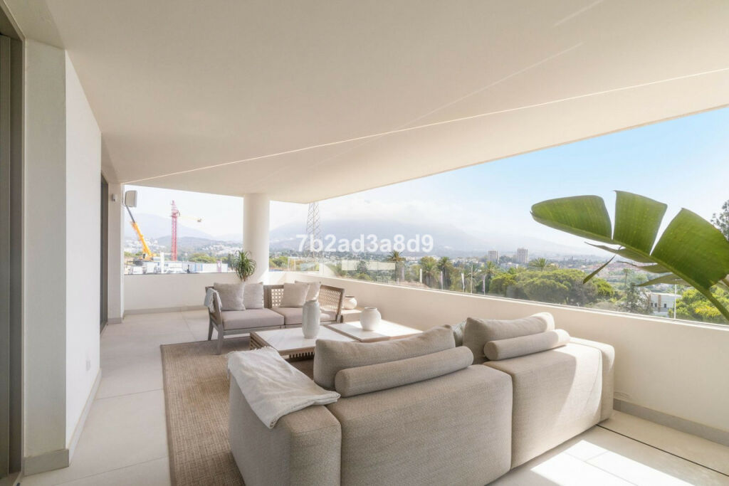 Detached Villa Nueva Andalucía Málaga - image 12