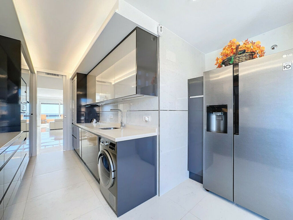 Penthouse Manilva Málaga - image 12