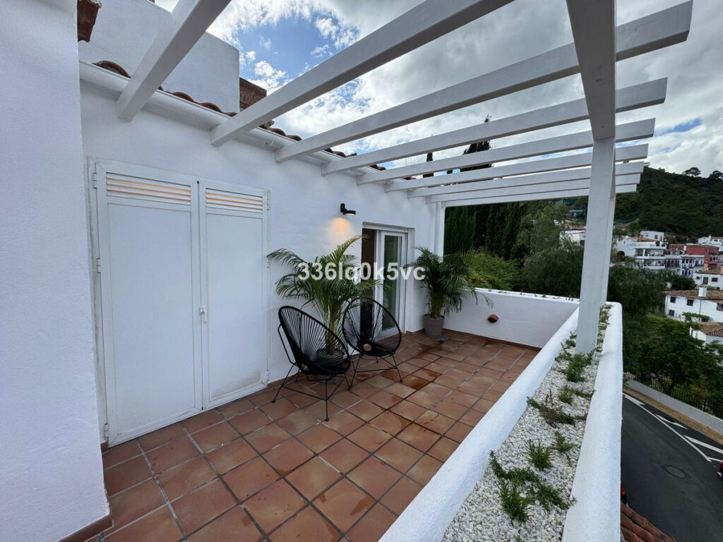 Top Floor Apartment Benahavís Málaga - image 12