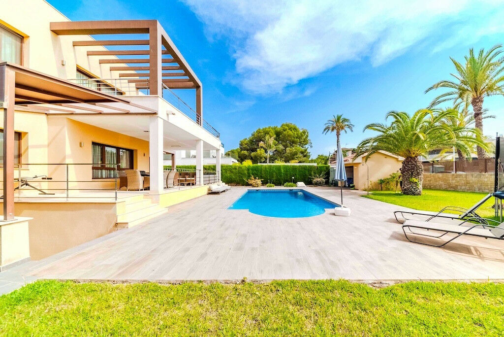 Detached Villa Cabo Roig Alicante - image 12