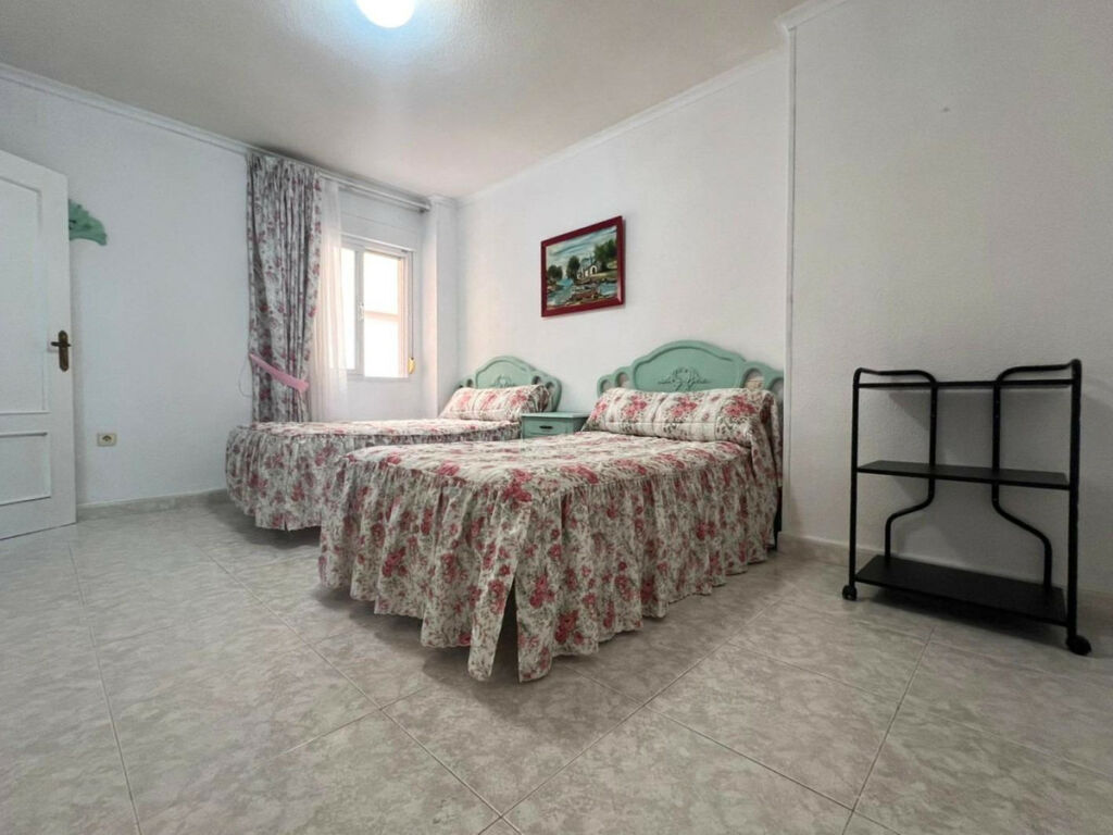 Middle Floor Apartment Playa de los Locos Alicante - image 12