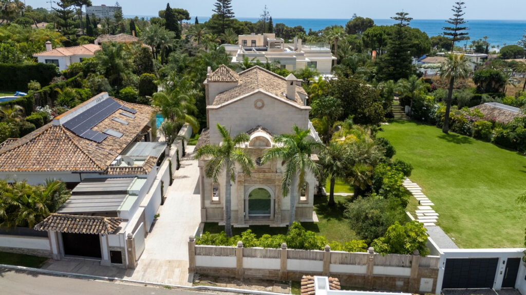 Detached Villa Marbella Málaga - image 12