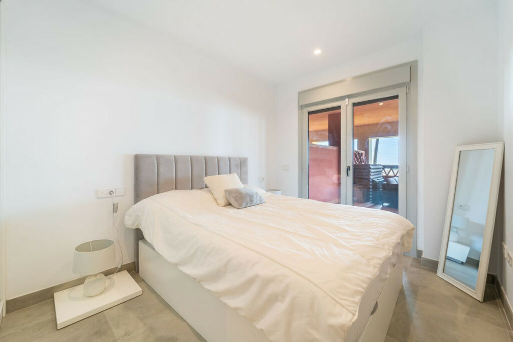 Middle Floor Apartment Benalmadena Málaga - image 12