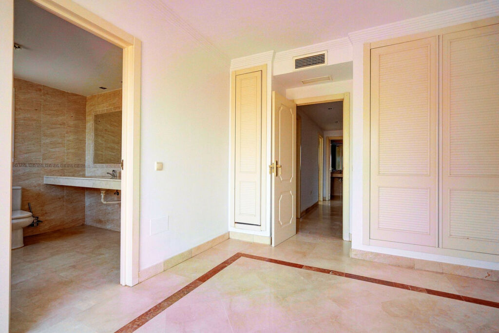 Semi-Detached House Riviera del Sol Málaga - image 12