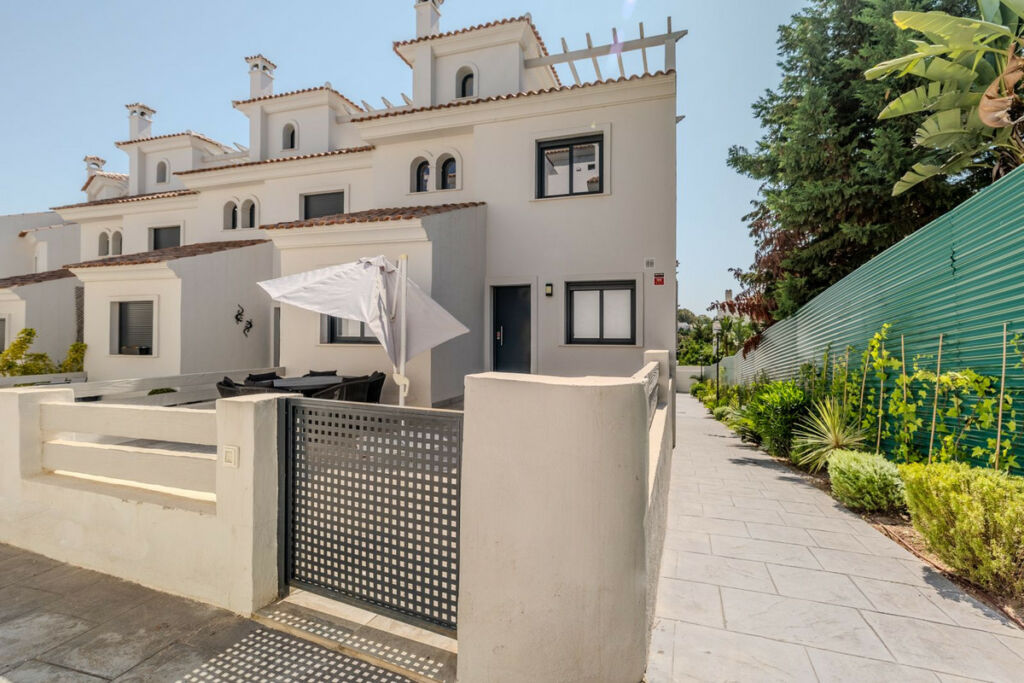 Townhouse Estepona Málaga - image 12