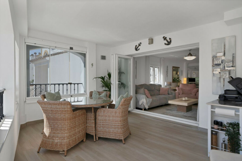 Middle Floor Apartment Benahavís Málaga - image 11
