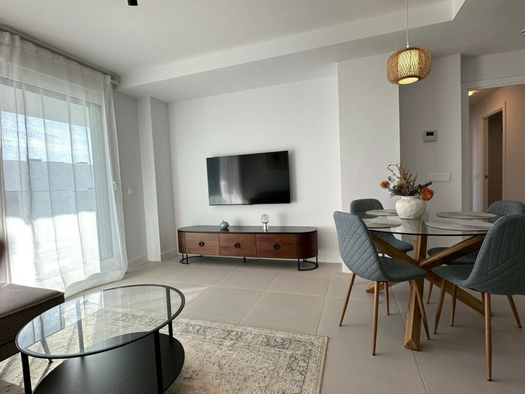 Middle Floor Apartment Estepona Málaga - image 3