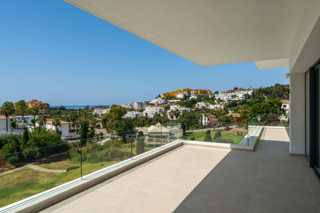 Detached Villa Estepona Málaga - image 12