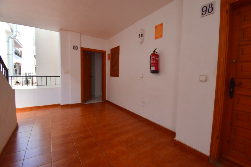 Middle Floor Apartment Villamartin Alicante - image 12