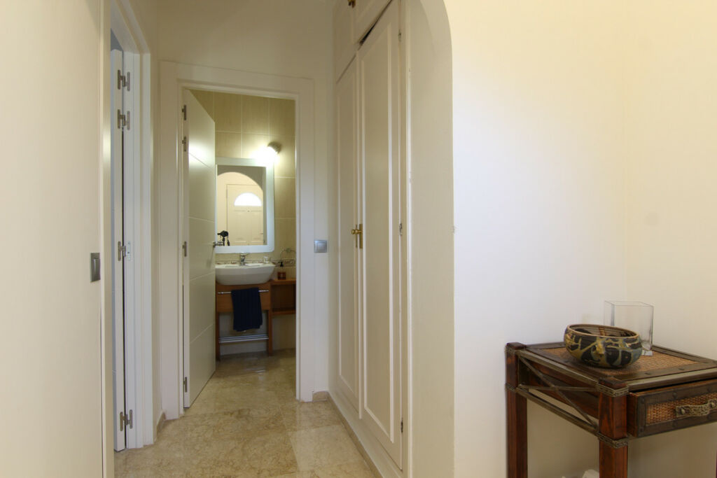 Detached Villa Estepona Málaga - image 12