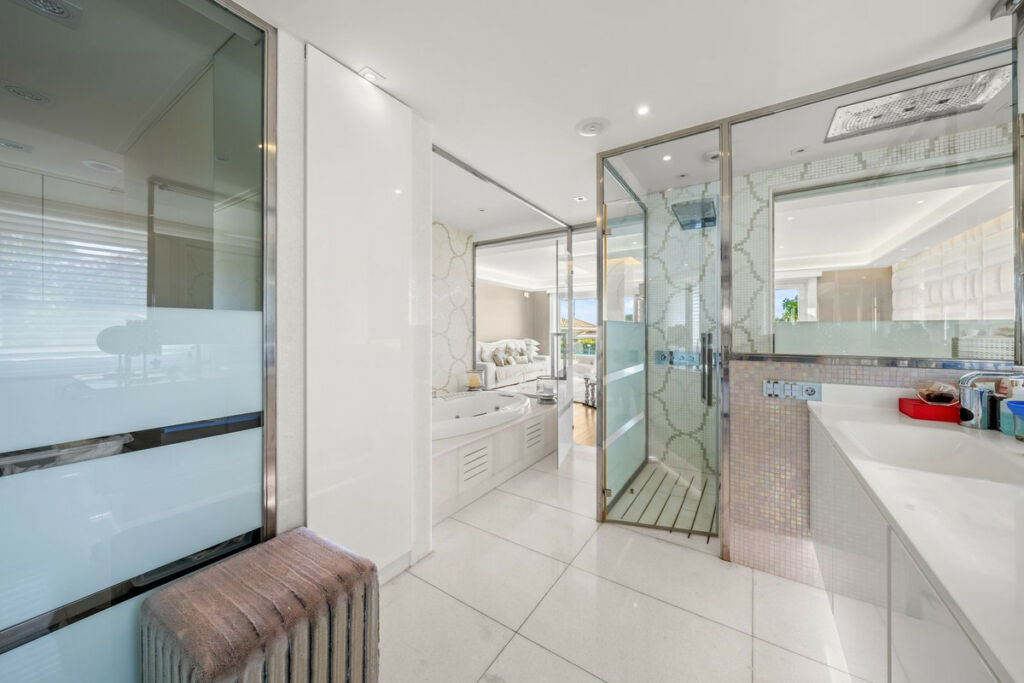 Detached Villa Bahía de Marbella Málaga - image 12