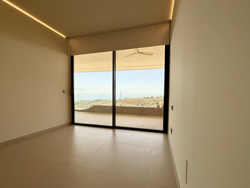 Middle Floor Apartment Higueron Málaga - image 13