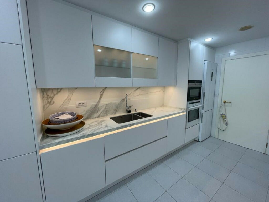 Middle Floor Apartment Puerto Banús Málaga - image 12